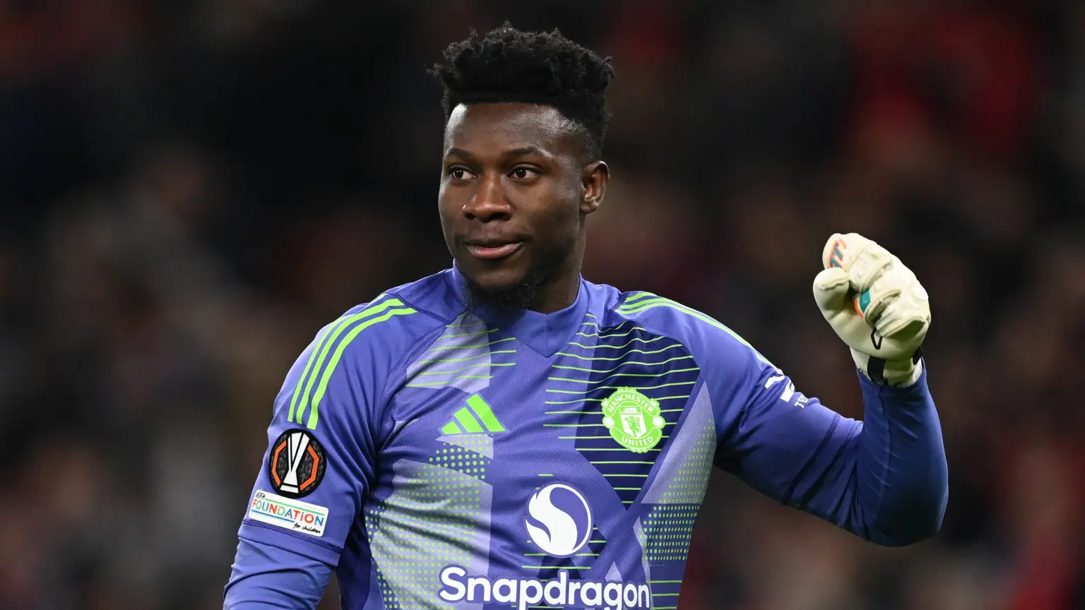 Andre Onana in Manchester United kit amid transfer rumors to West Ham
