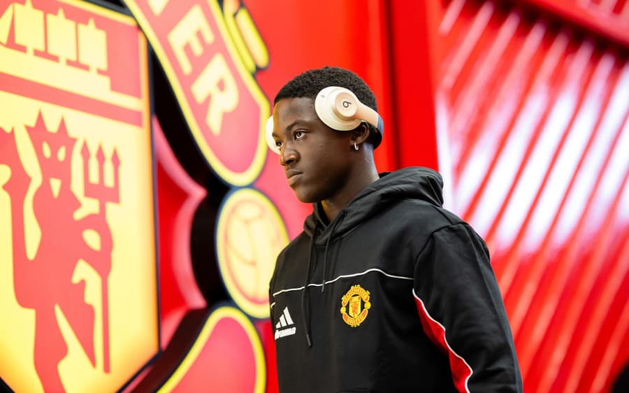 Kobbie Mainoo Sets Target at Manchester United as Loan Talks Could Resume