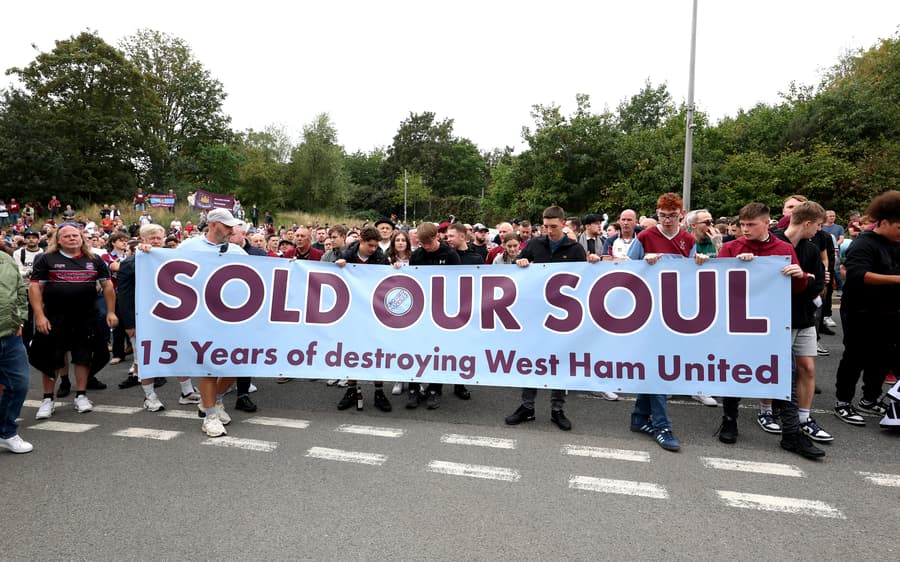 West Ham Fans Stage Anti-Board Protests Before London Derby vs Crystal Palace - Loadedmore.ng
