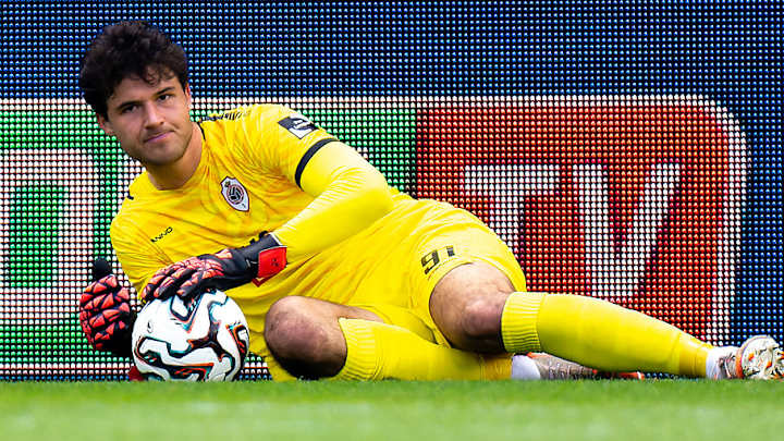 Senne Lammens Reveals Why He Turned Down Aston Villa to Join Manchester United